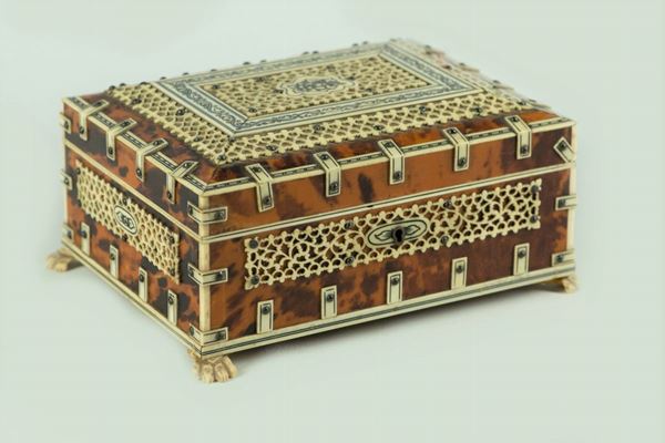 Oriental travel box in tortoiseshell and ivory