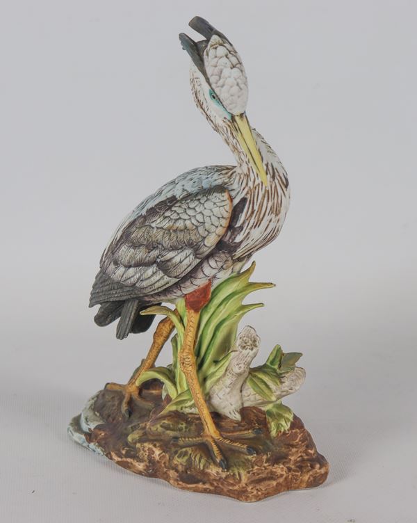 "Uccello esotico", piccola scultura in porcellana smaltata e policroma