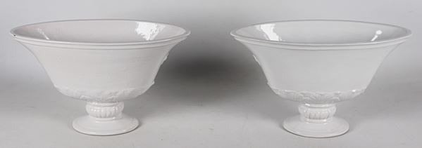 Coppia di alzate ovali di linea Direttorio in ceramica bianca smaltata
