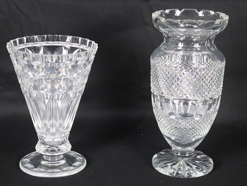 Lotto di due vasi in cristallo lavorato a punta di diamante