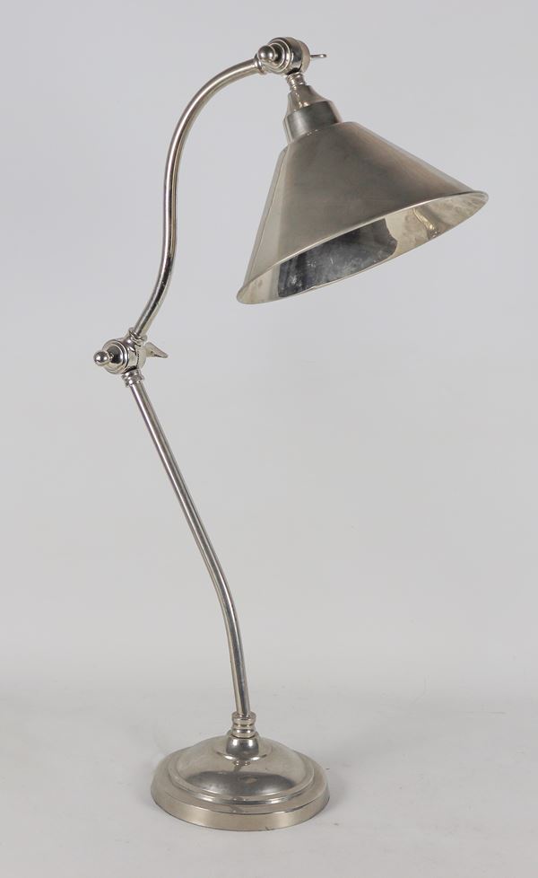 Lampada da tavolo regolabile in metallo cromato