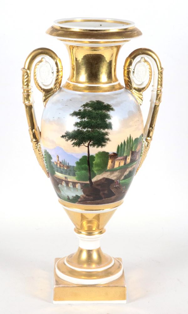 Antico vaso napoletano Epoca Impero in porcellana, con decorazioni policrome  di paesaggi e oro zecchino