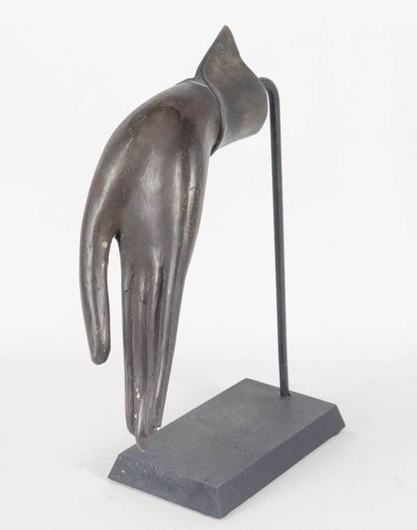 Arte Contemporanea - "Mano", scultura in metallo bronzato e brunito