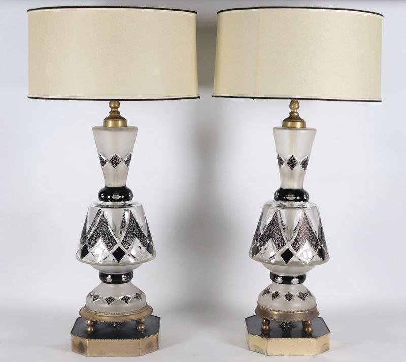 Coppia di antiche lampade francesi in cristallo, con decori in smalto nero