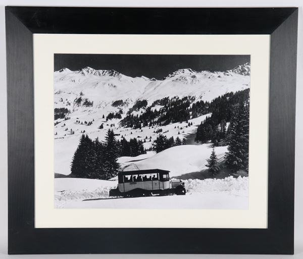 "L'arrivo a St. Moritz", riproduzione di una foto in bianco e nero del 1926