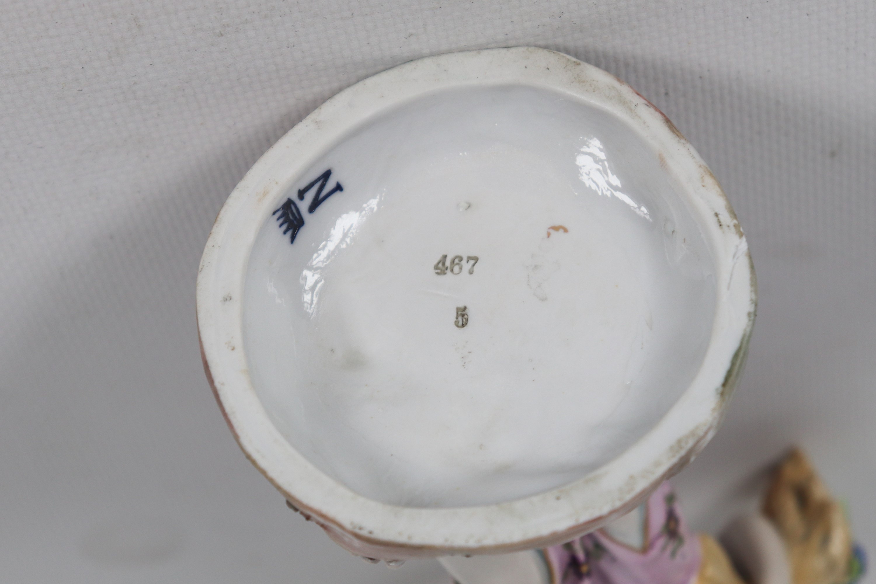 "L'Estate", antica statuina in porcellana smaltata e policroma Capodimonte