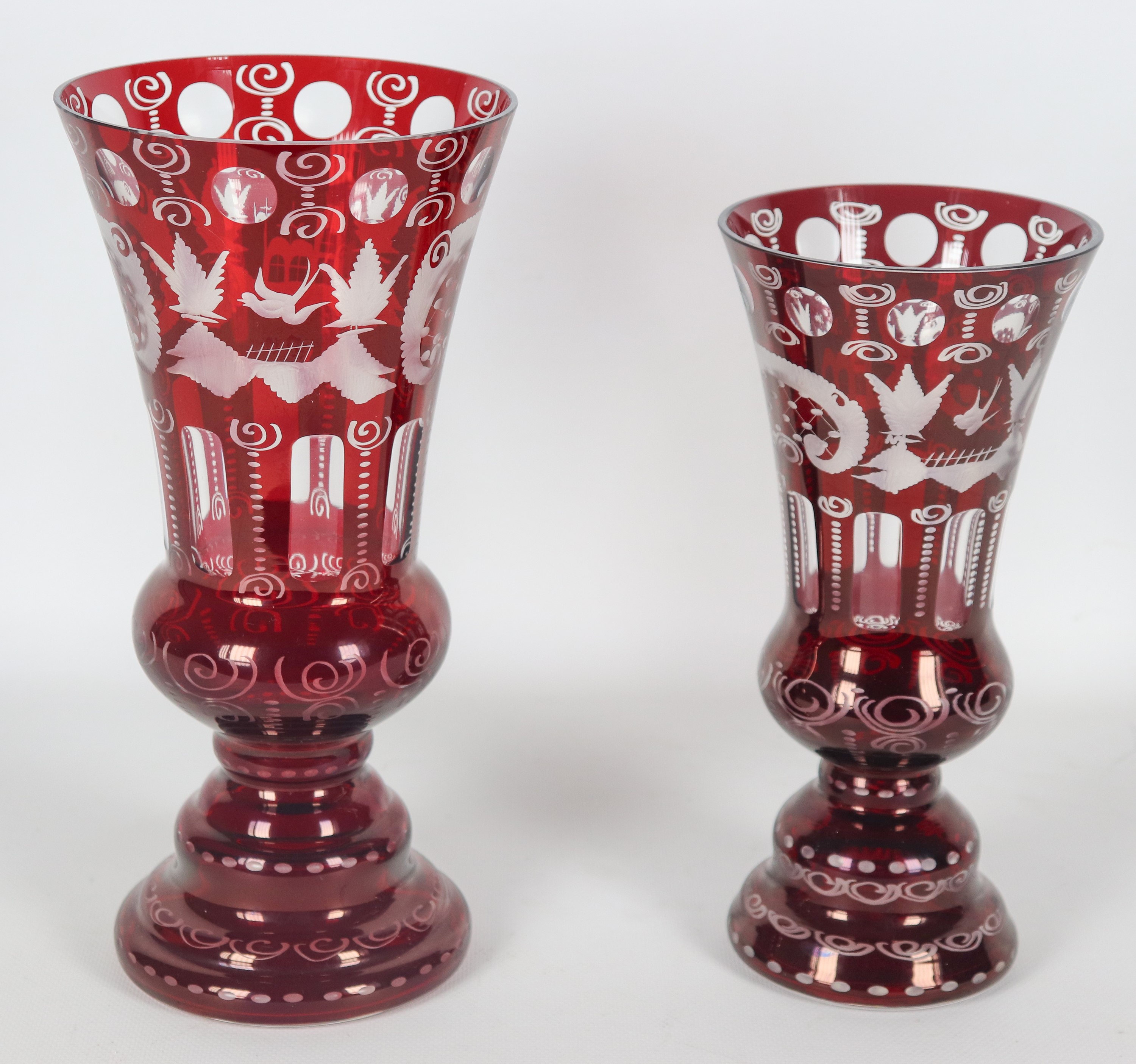 Lotto di due vasi in cristallo di Boemia sangue di bue