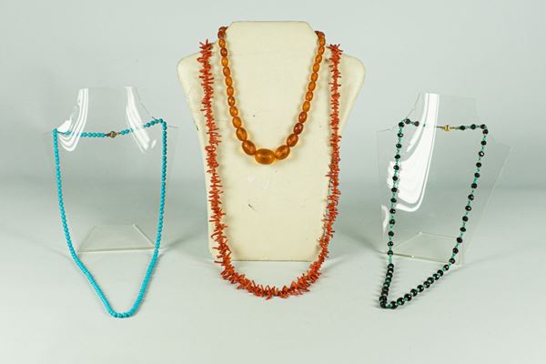 Lot of four necklaces  - Auction Antique paintings, furniture, furnishings and art objects. - Gelardini Aste Casa d'Aste Roma