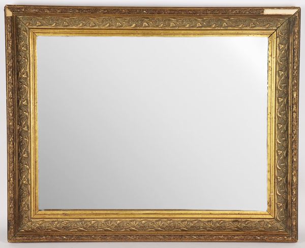 Antica cornice francese in legno dorato e intagliato