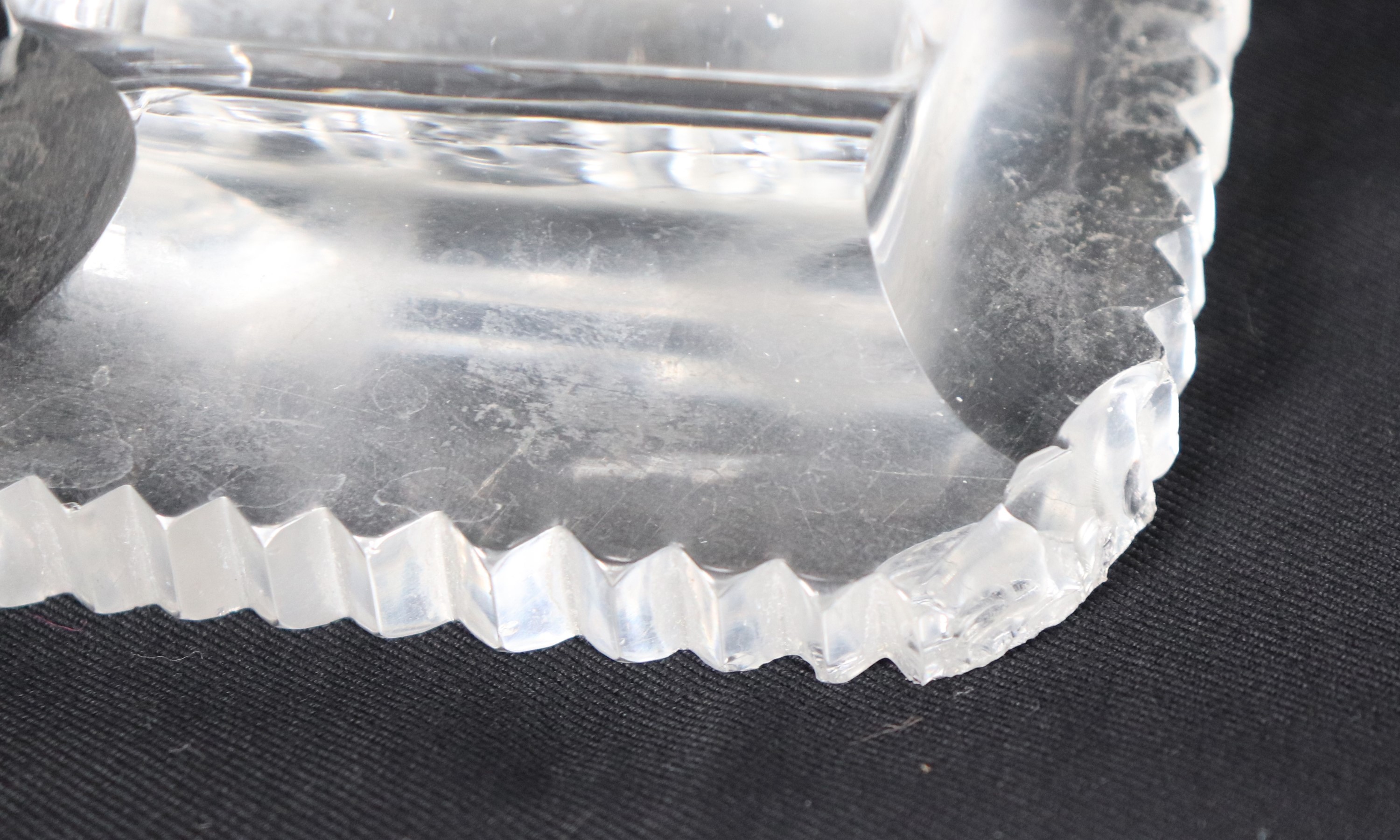 Piccolo vaso in cristallo, varie sbeccature