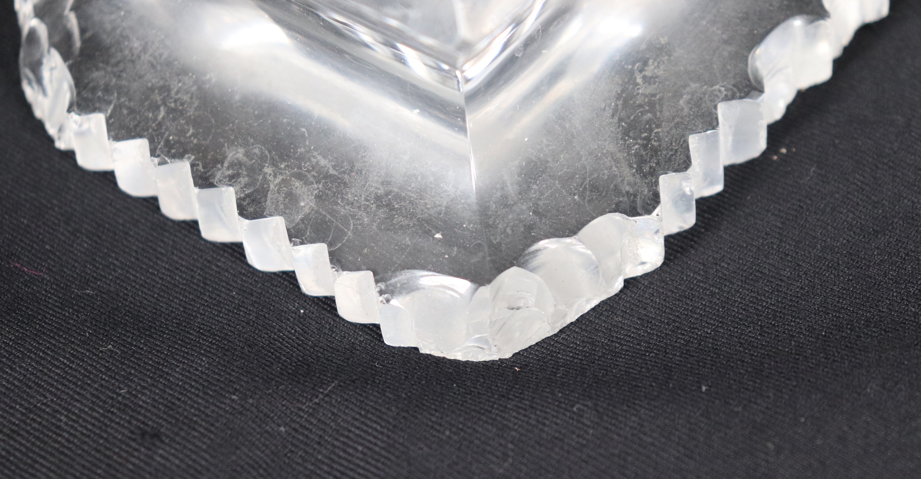 Piccolo vaso in cristallo, varie sbeccature