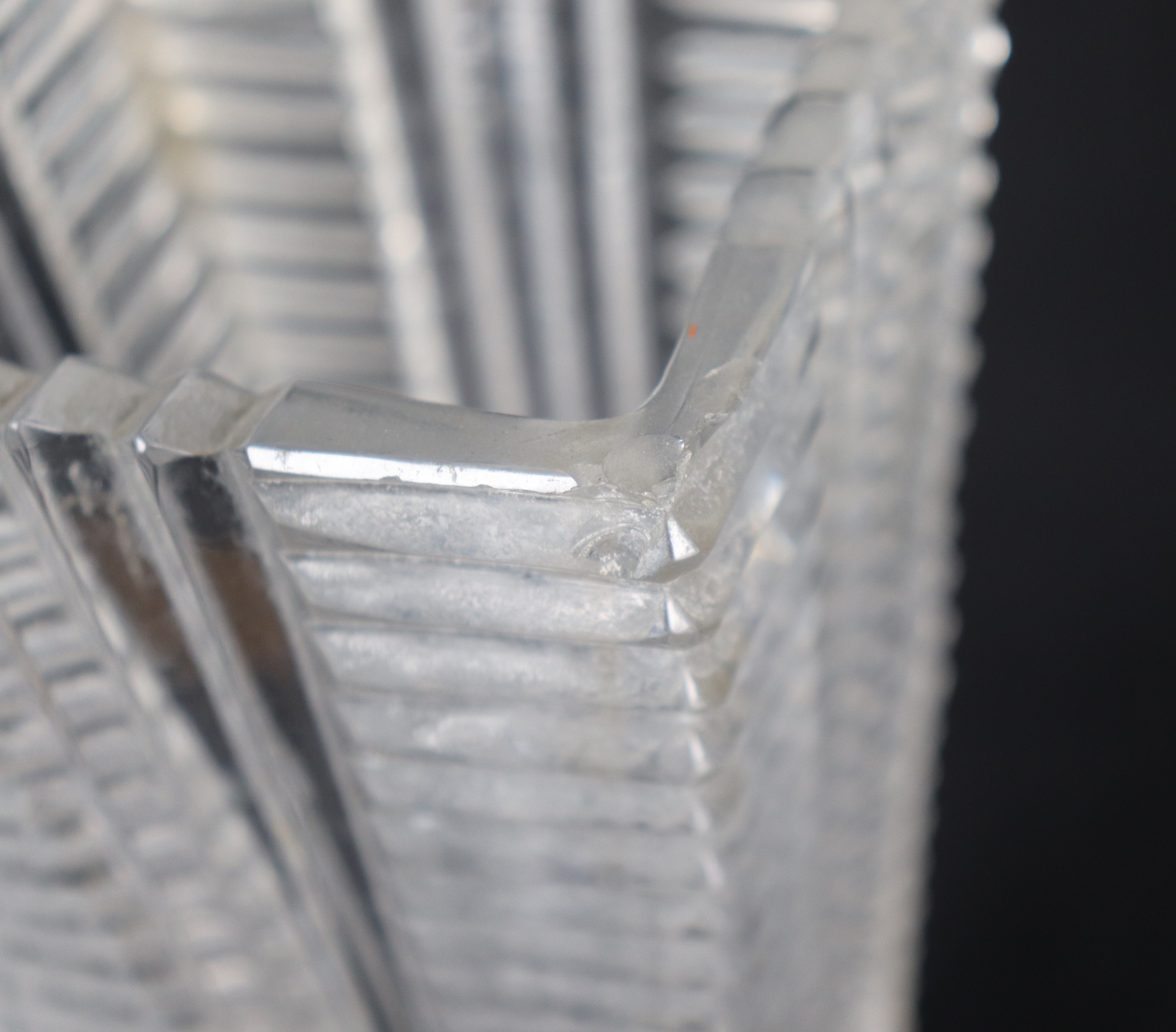 Piccolo vaso in cristallo, varie sbeccature