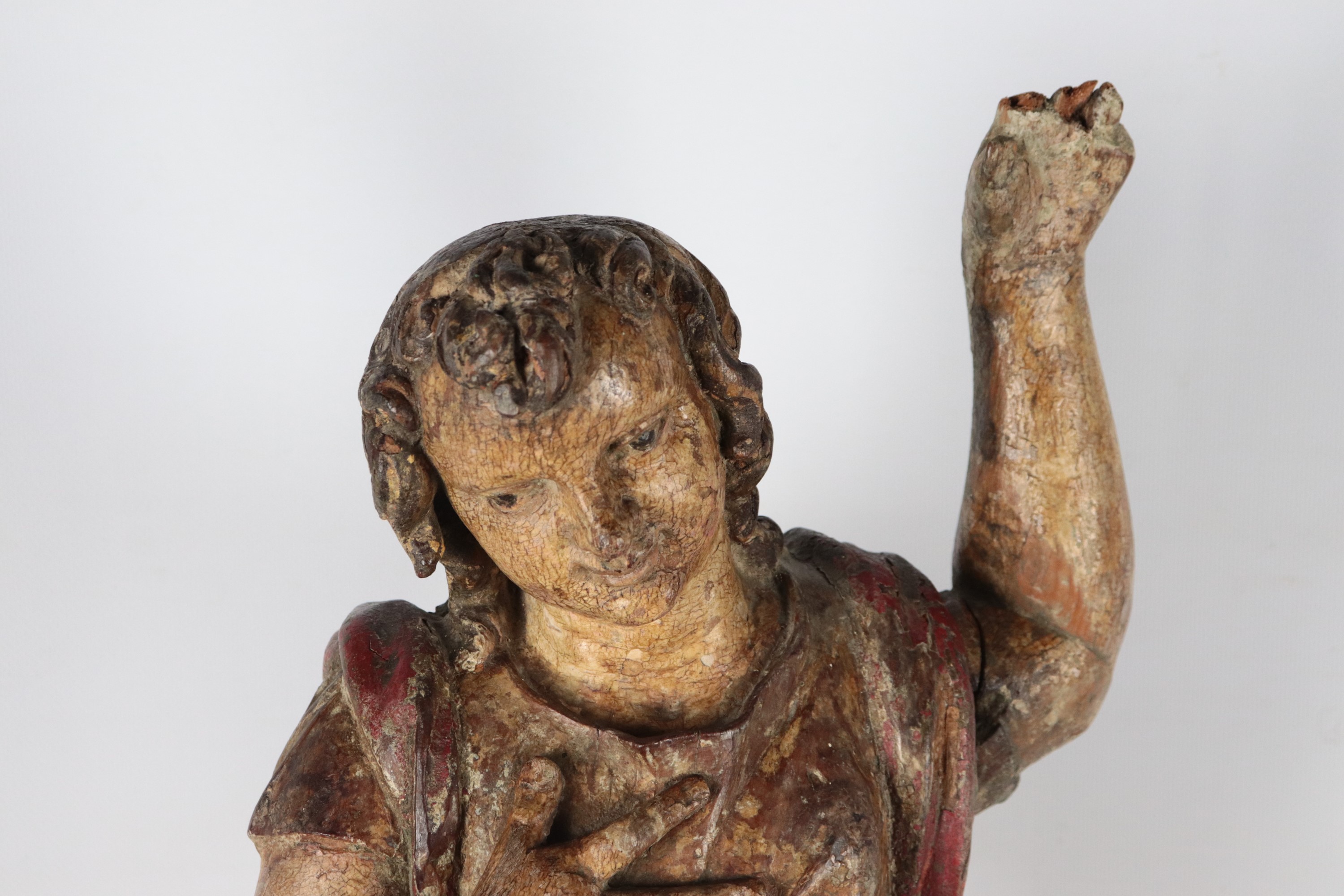 "Angelo", antica scultura lignea con tracce di policromia, doratura e argentatura
