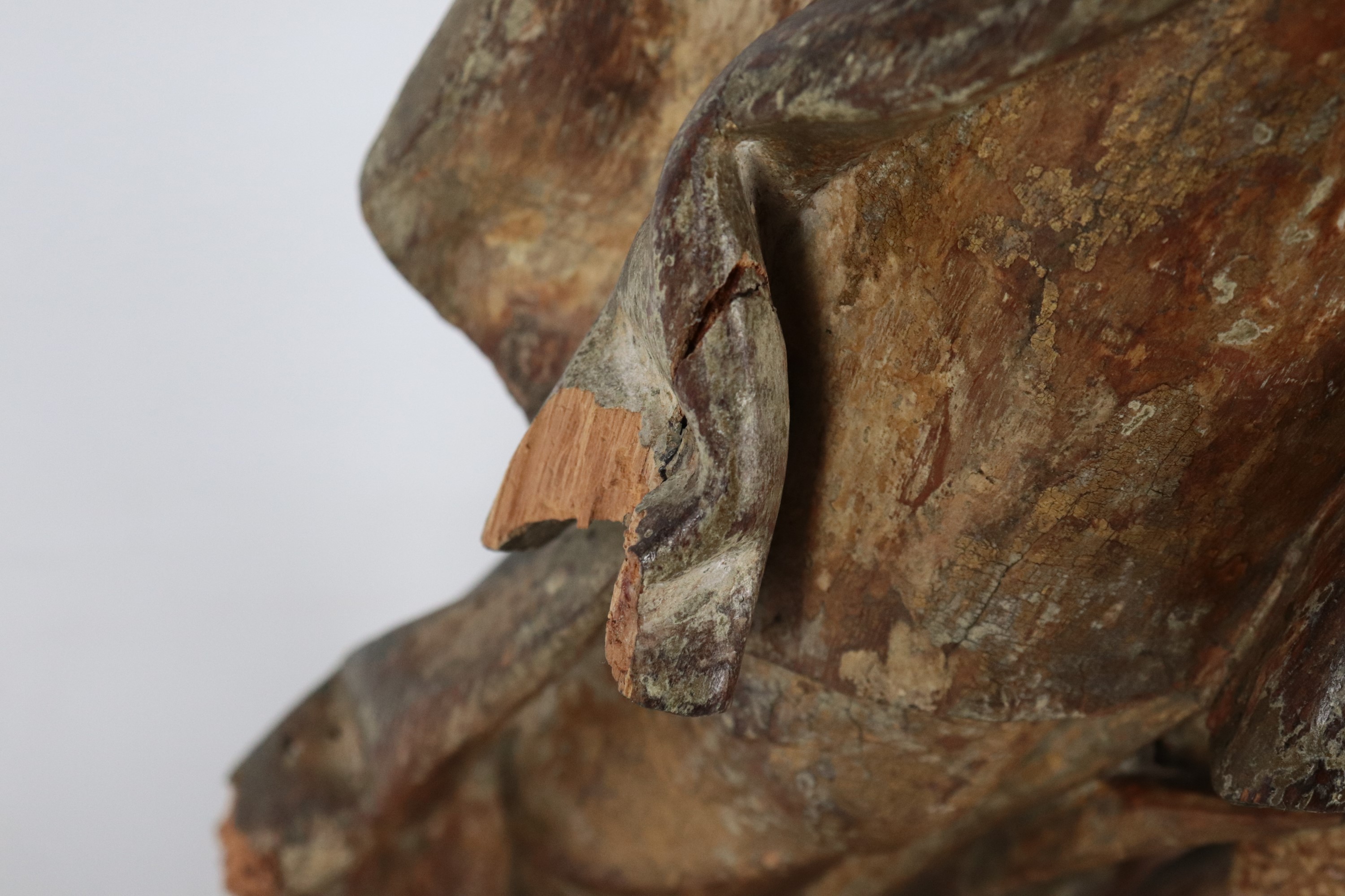 "Angelo", antica scultura lignea con tracce di policromia, doratura e argentatura