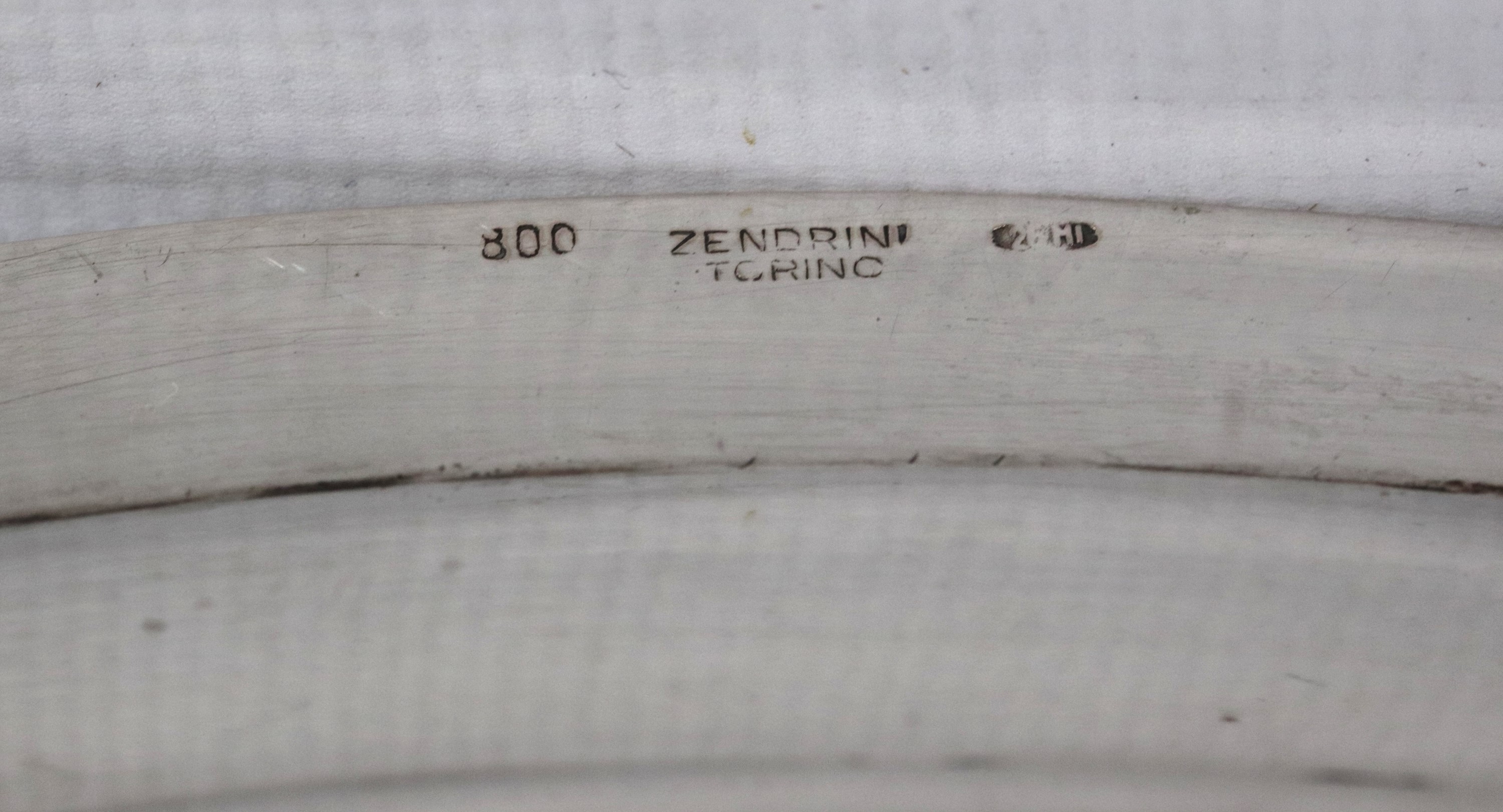 Vassoietto portaposta ovale in argento, sorretto da quattro piedini, gr. 320