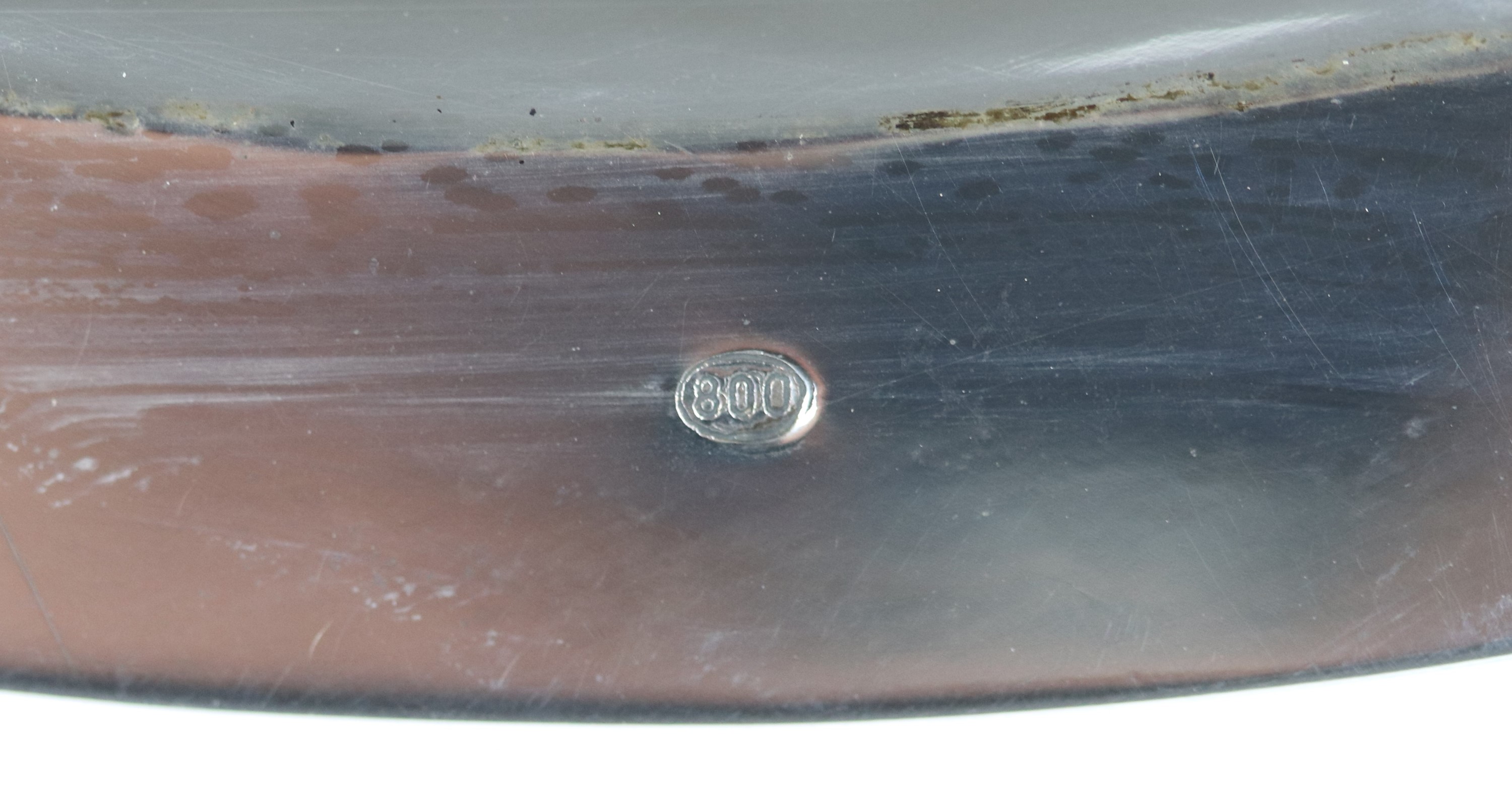 Piatto da portata ovale in argento con bordo sagomato, gr. 610