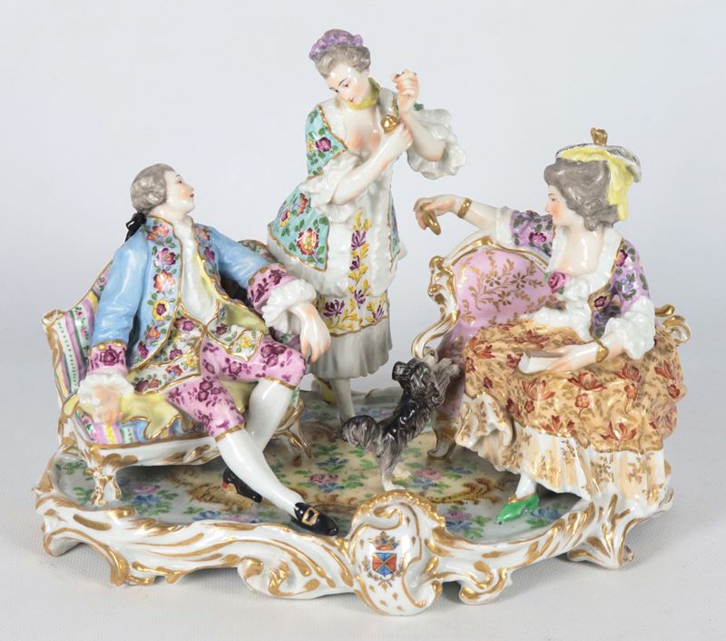 "Salottino con nobili", antico gruppo in porcellana di Sassonia (Meissen)