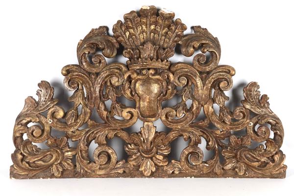 Antique gilded wooden frieze with Louis XV motifs, carved with scrolls, acanthus leaves and curls 