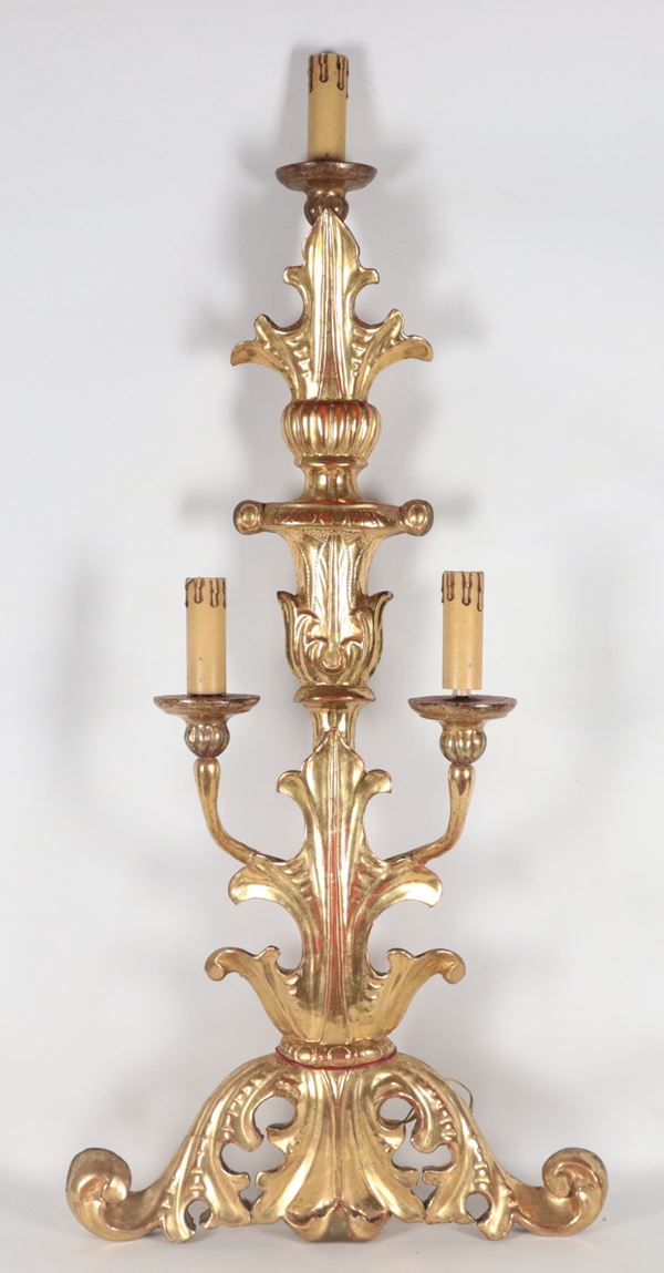 Antique gilded and carved wooden wall lamp with Louis XV motifs, 3 lights