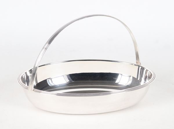 Small oval silver basket with curved handle marked Ricci, 235g