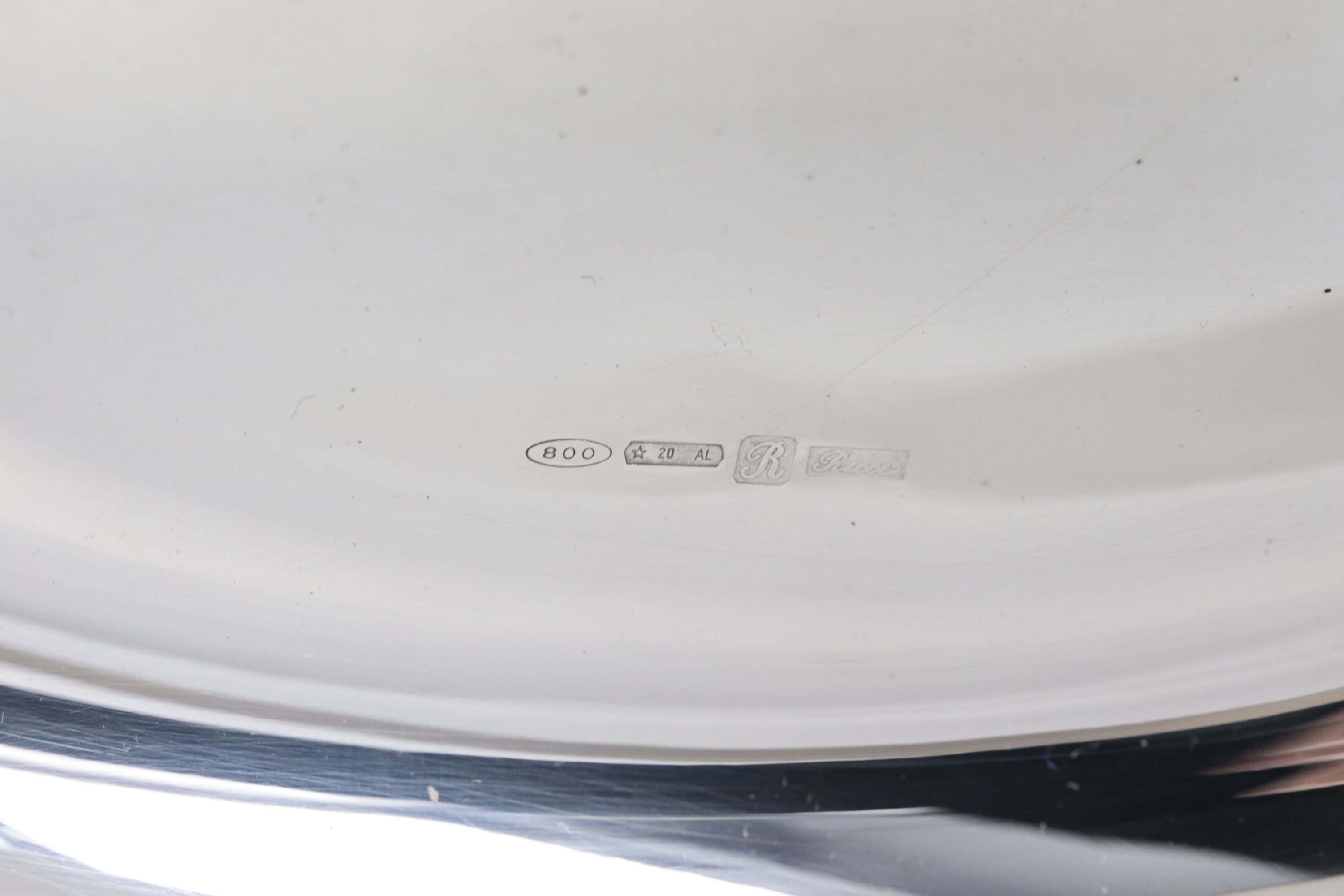 Piccolo cestino ovale in argento con manico ricurvo marcato Ricci, gr. 235