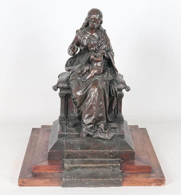 Enrico Quattrini - Signed. "Madonna and Child Enthroned," a volume sculpture with a wooden base.