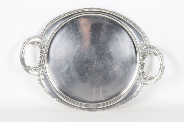 Small round tray from the Art Nouveau period, in silver-plated and embossed metal with two handles