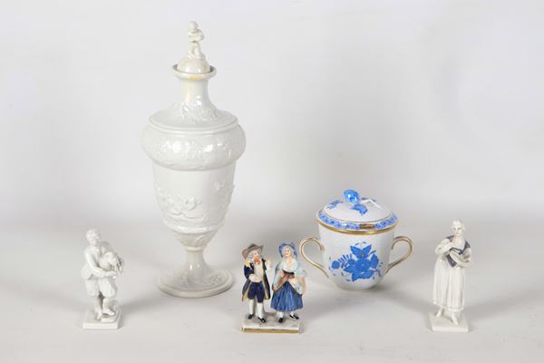 White and polychrome porcelain lot (5 pieces)