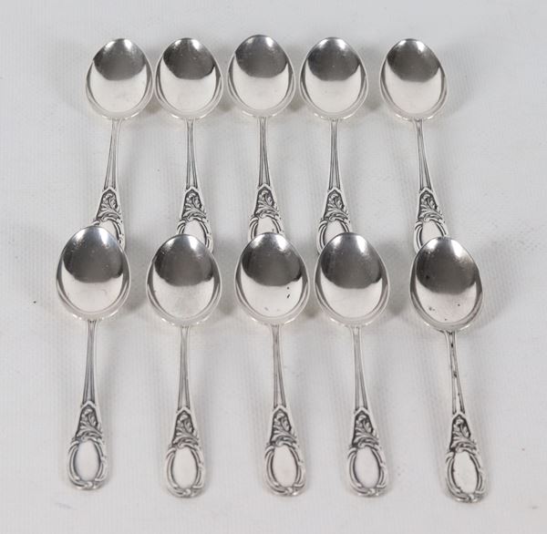 Lot of ten coffee spoons in chiseled and embossed silver, 150 g