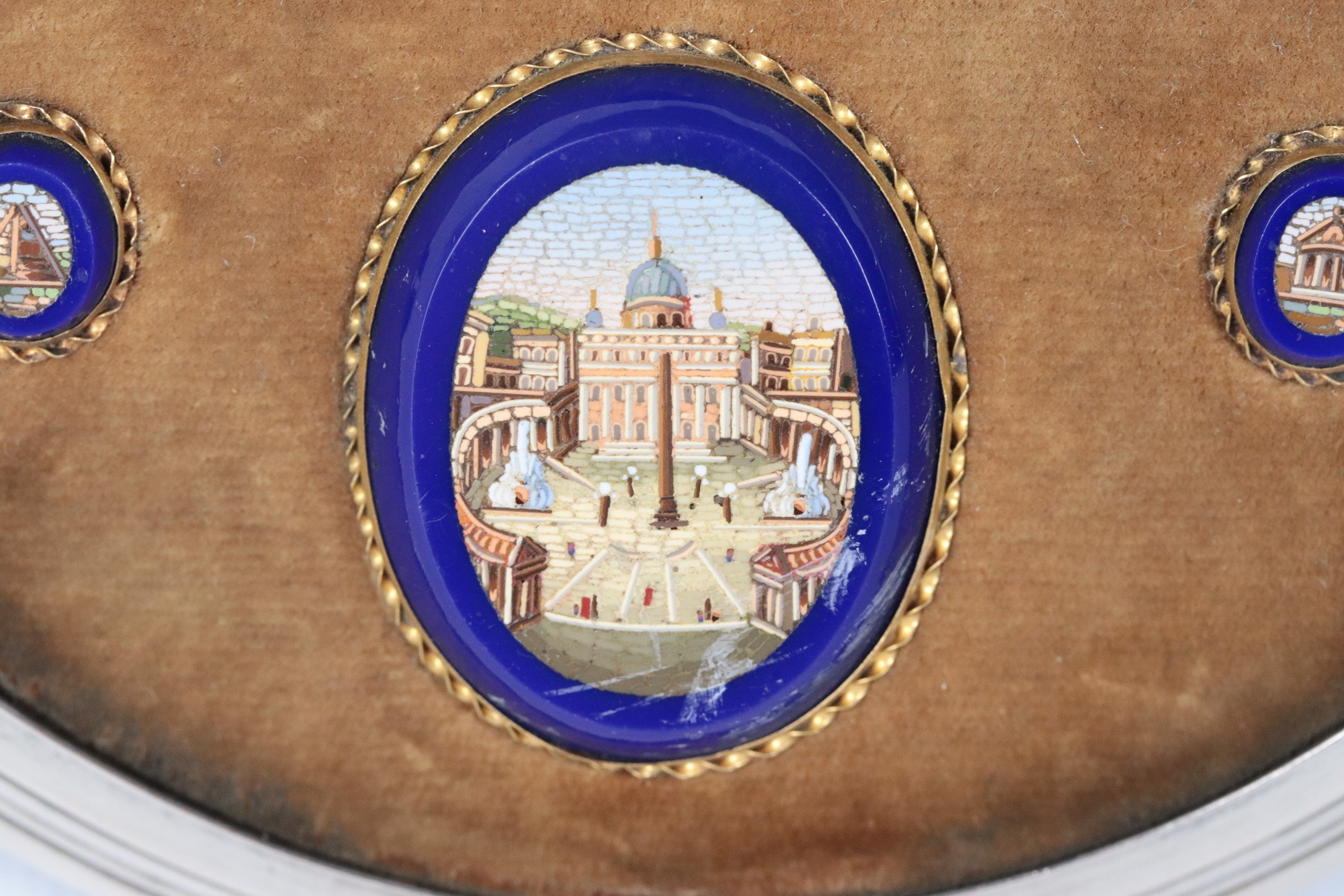 Antico lotto di sette piccoli micromosaici romani con vedute di San Pietro, i Fori, Ponte Salario...