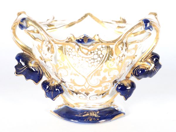 Antique small oval vase in English porcelain, with floral decorations in blue on a white and gold background 