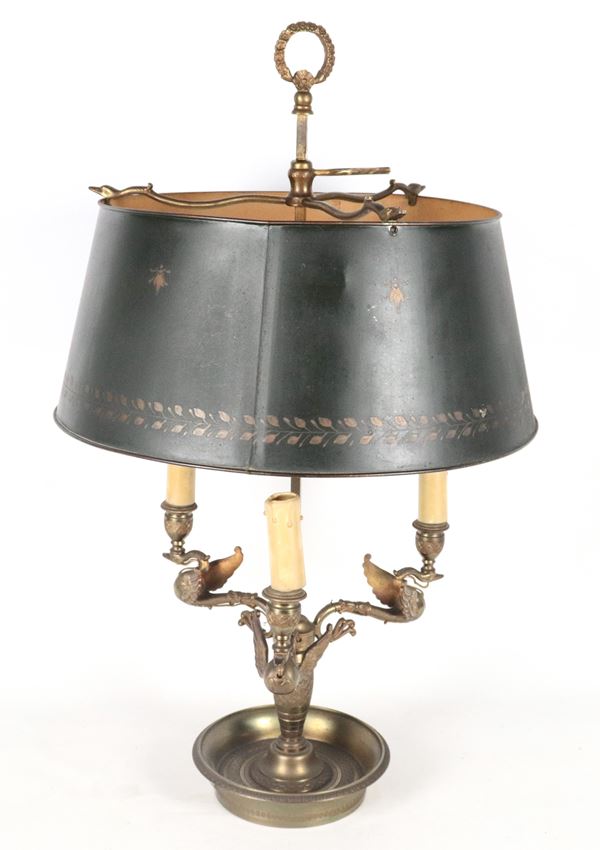 Antique French bouillotte lamp in gilded bronze, embossed and chiseled with Empire motifs of swan and palmette sculptures, black lacquered metal lampshade