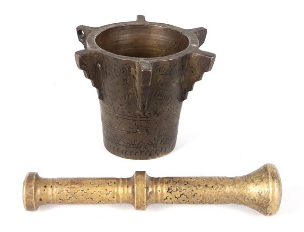 Small bronze mortar with pestle