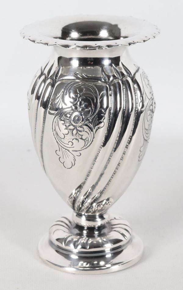 Small amphora vase in silver-plated metal, embossed and chiseled