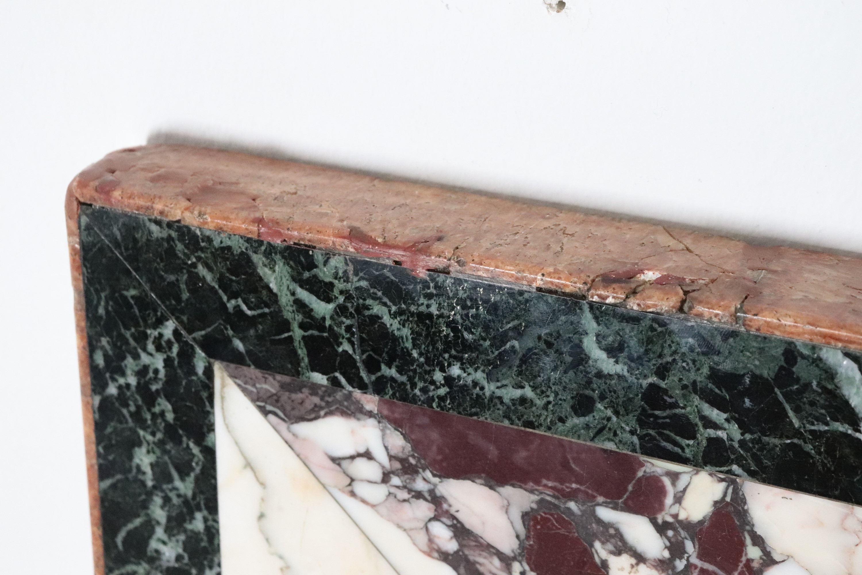 Antico piano romano rettangolare in marmo a varie tarsie di breccia pavonazza, alabastro fiorito ...