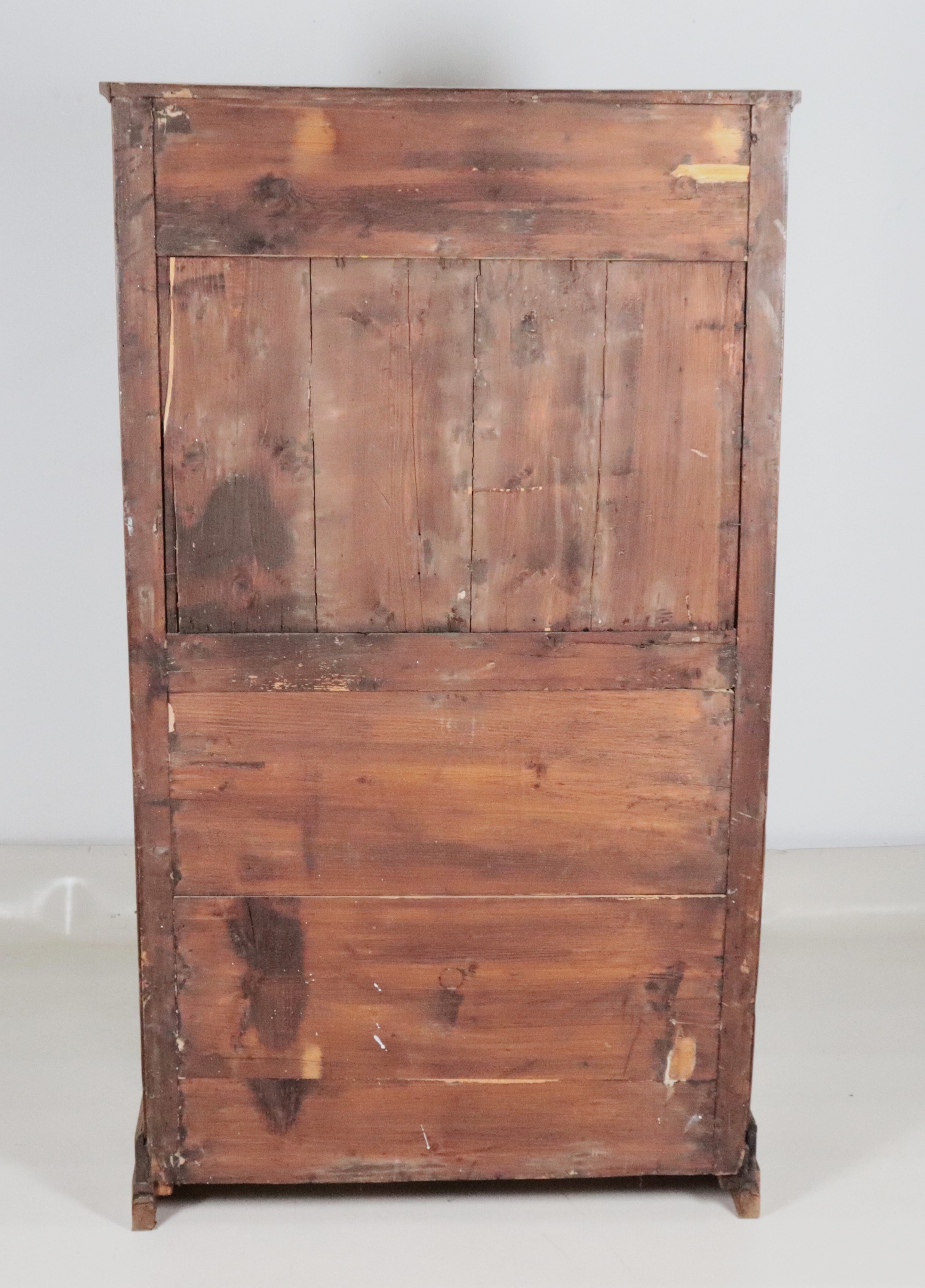 Antico secretaire Carlo X in noce e radica di noce, con intarsi a motivi geometrici e floreali in...