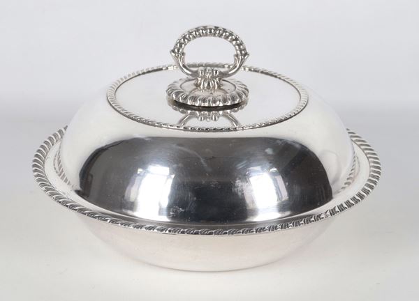 Antique English vegetable bowl in Sheffield with chiseled and embossed knob and edges