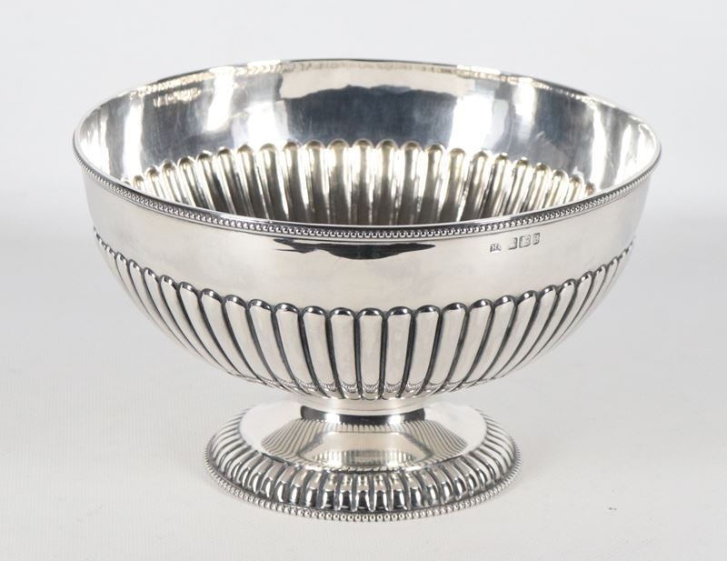 Antica coppa in argento cesellato e sbalzato Epoca Regina Vittoria, gr. 465