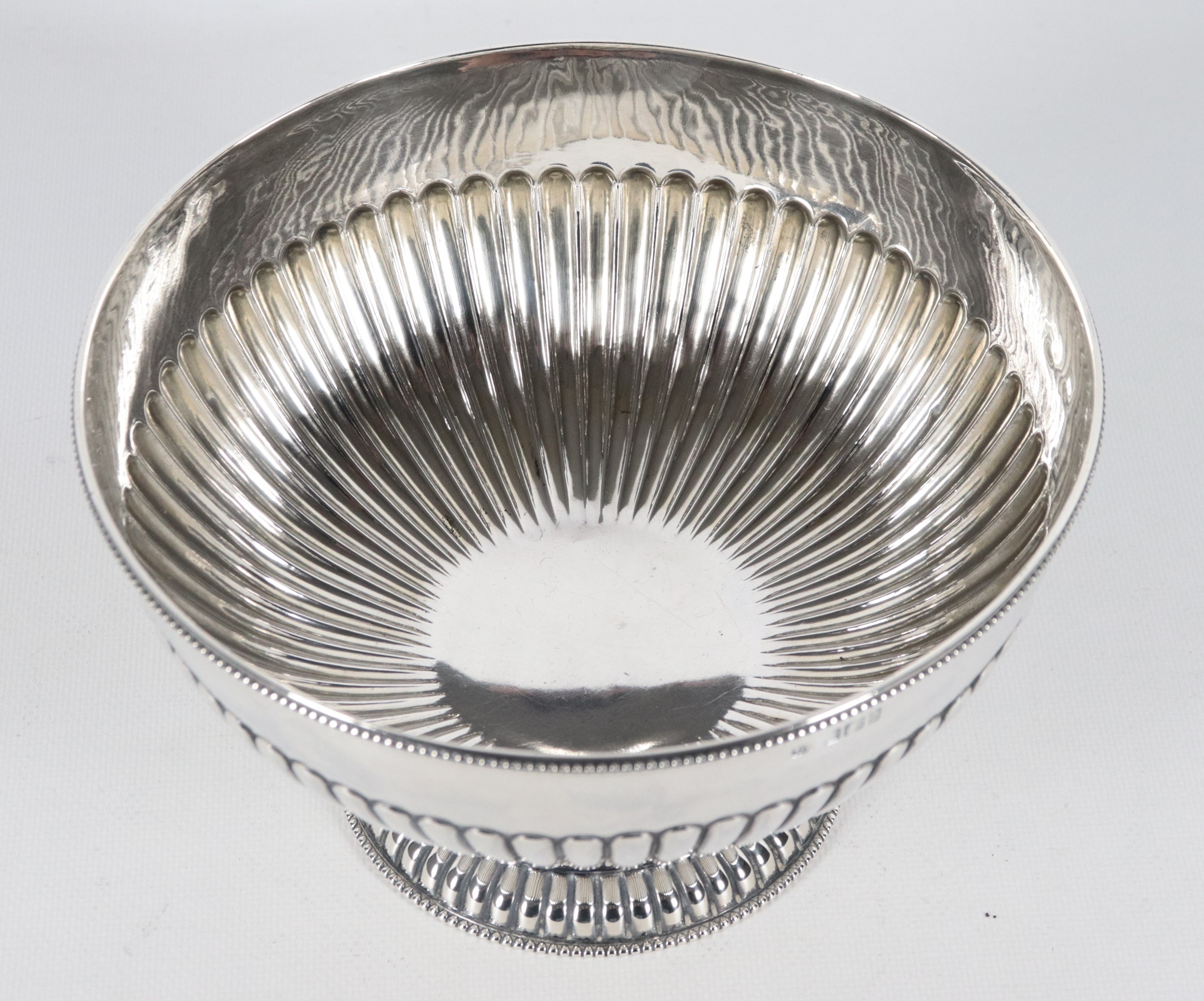 Antica coppa in argento cesellato e sbalzato Epoca Regina Vittoria, gr. 465