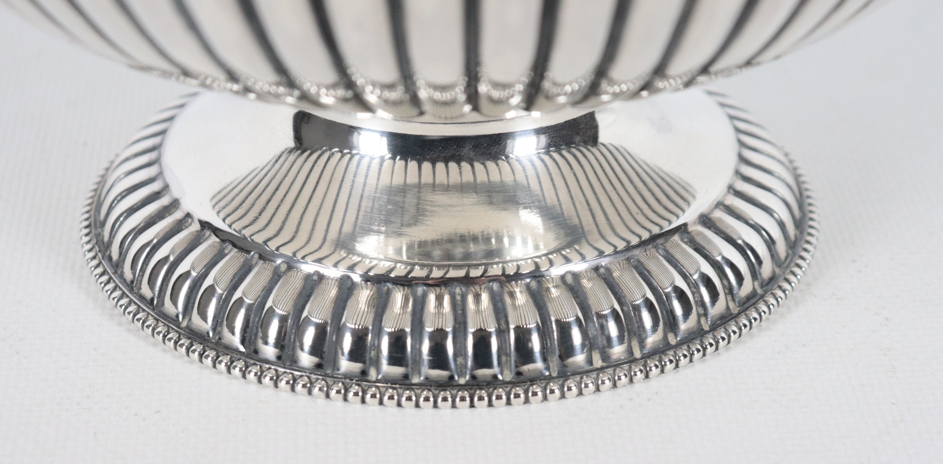 Antica coppa in argento cesellato e sbalzato Epoca Regina Vittoria, gr. 465