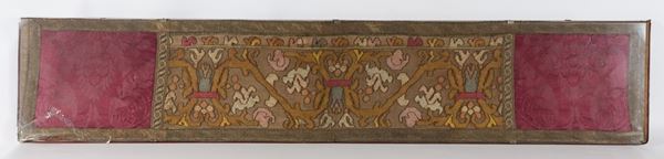 Ancient horizontal drape in embroidered fabric with floral motifs 