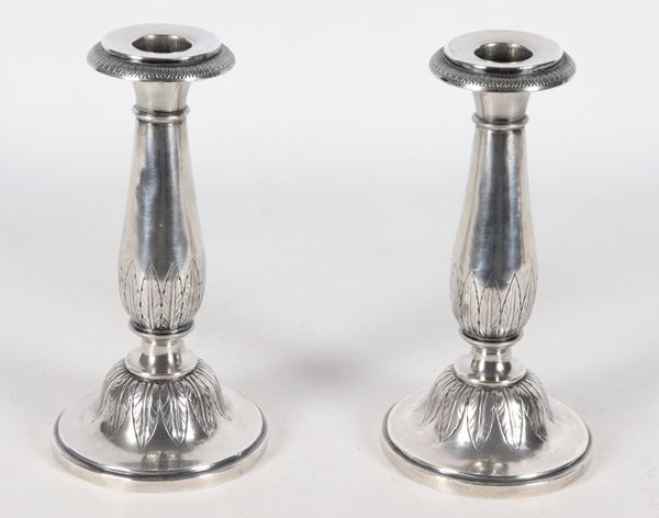Pair of ancient Roman candlesticks in chiseled and embossed silver, 415 gr.
