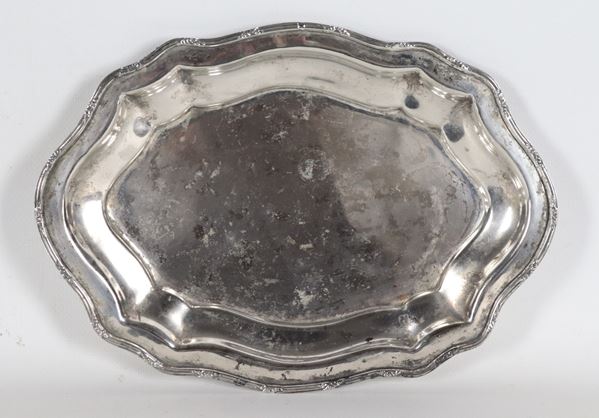 Vassoio ovale portaposta in argento con bordo sagomato, gr. 350
