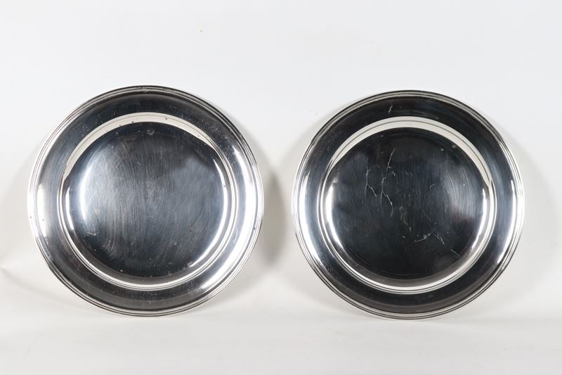 Coppia di grandi piatti da portata in argento Sterling titolo 925, gr. 1640