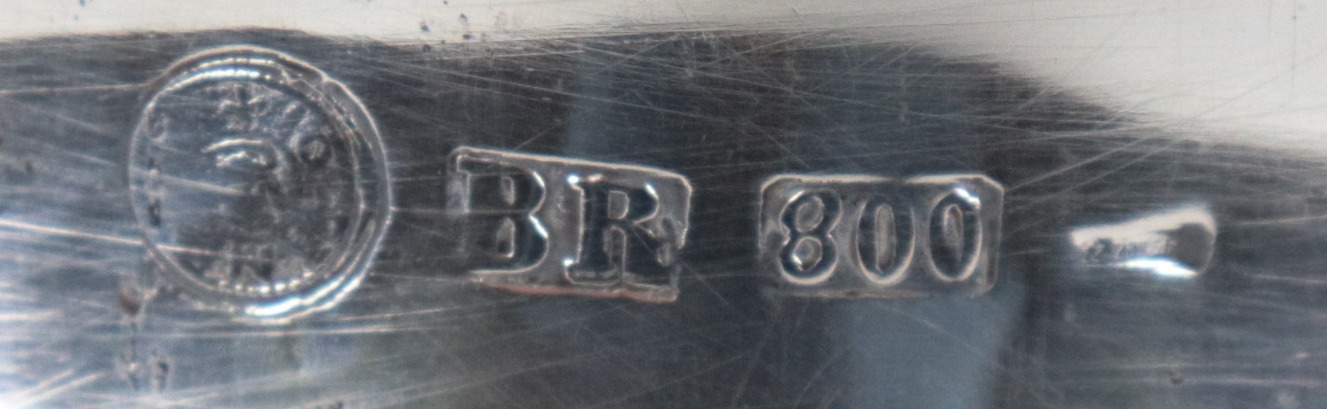 Brocca in argento con manico cesellato e sbalzato, gr. 660