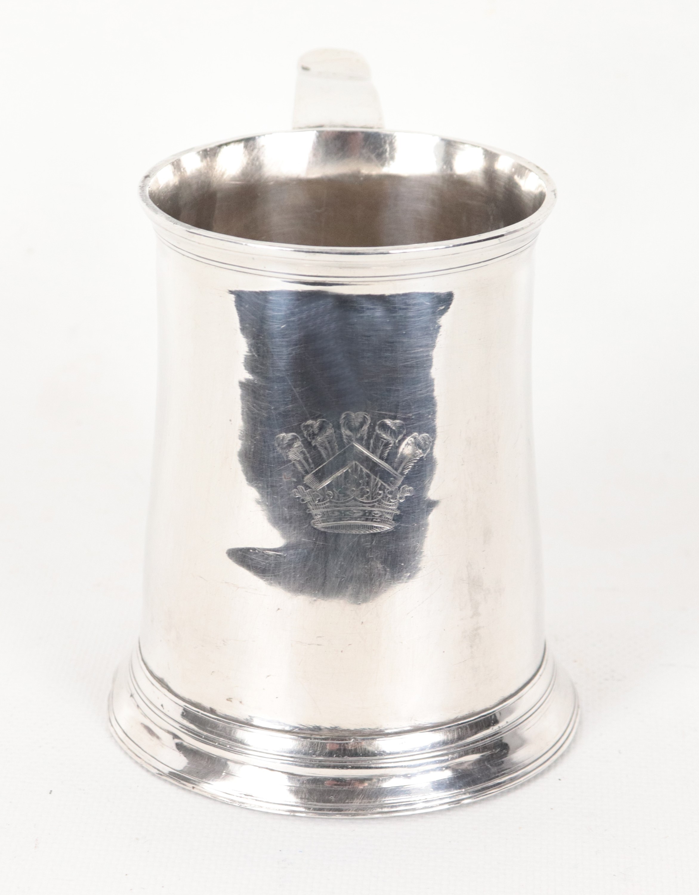 Tankard in argento con manico ricurvo, gr. 310