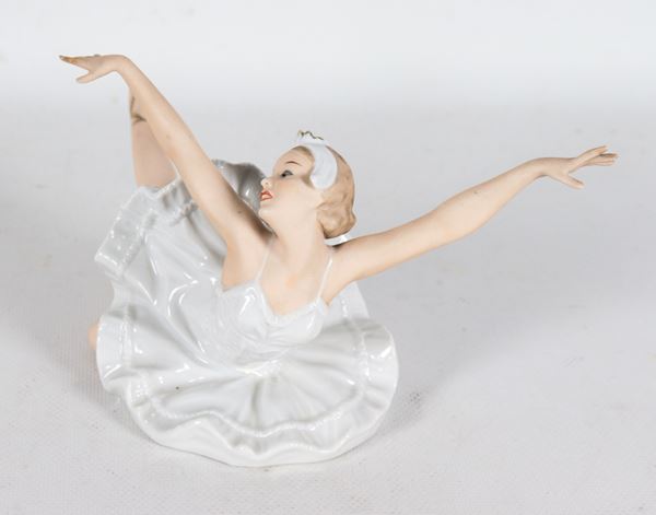 "Ballerina classica", statuina in porcellana policroma Capodimonte