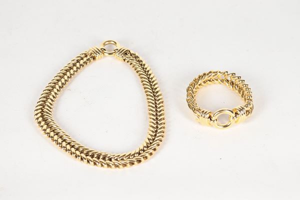 Demi parure in oro giallo 18kt, composta da bracciale e collana girocollo. Peso gr. 156