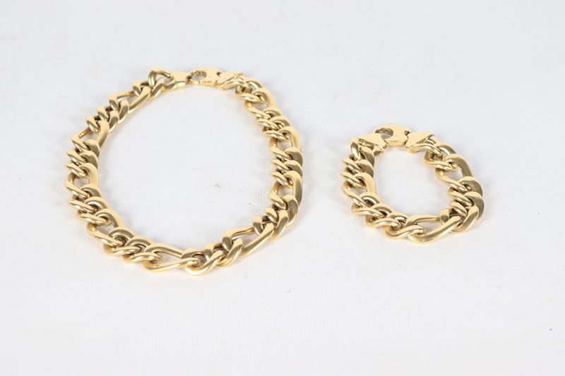 Demi parure in oro giallo 18kt, composta da bracciale e collana girocollo. Peso gr. 127