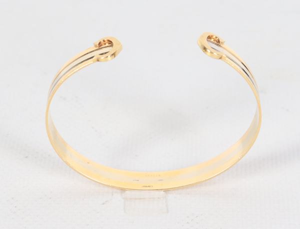 Bracciale "Doppia C" in oro 18kt a tre colori. Peso gr. 17,5
